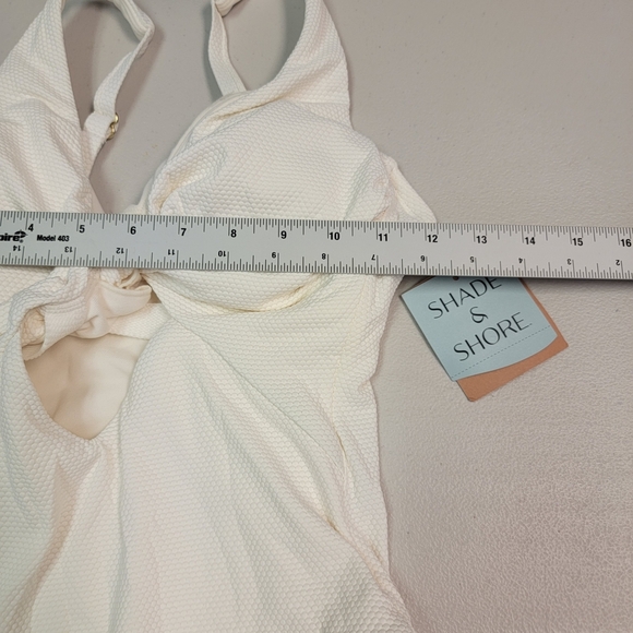 Shade & Shore Cream Twist Cut Out Cheeky One Piece Swimsuit Size S (4-6) - Picture 4 of 6